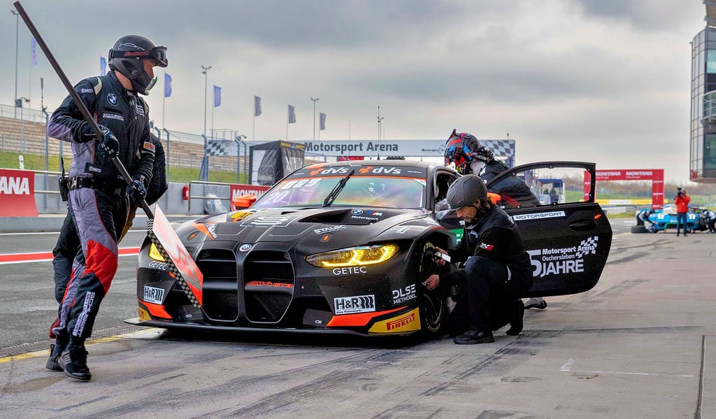 Etwas mehr als eine Minute hatte auch das Schubert-Team in der Boxengasse Zeit für den Fahrerwechsel und um den Reifendruck auszugleichen.