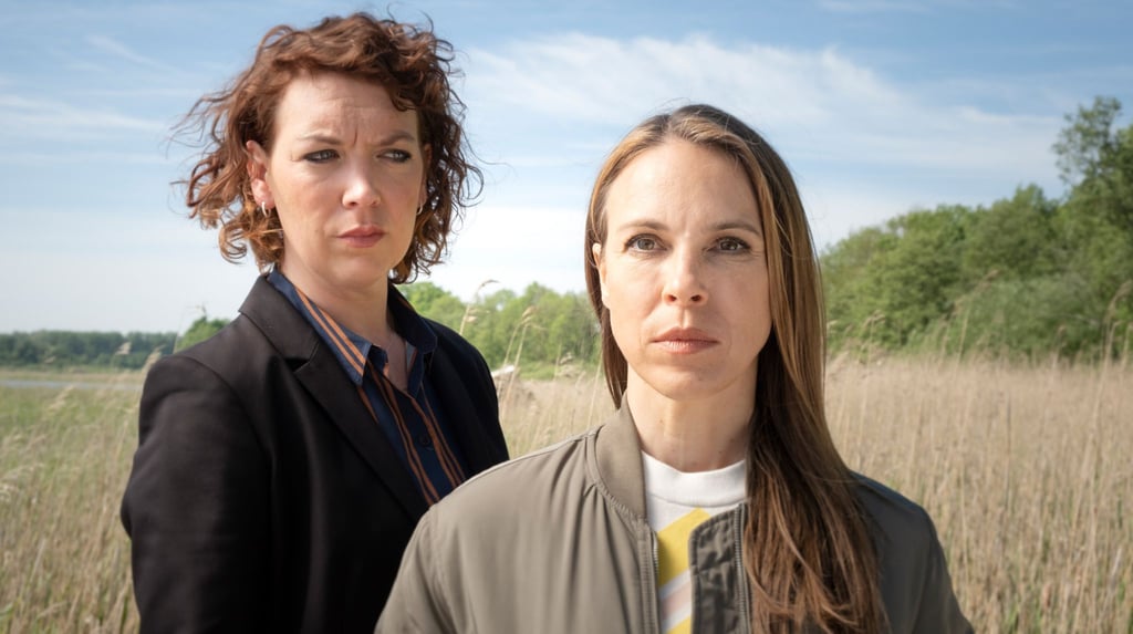 Lina Beckmann (Melly Böwe, l) und Anneke Kim Sarnau (Katrin König) ermitteln im „Polizeiruf 110: Seine Familie kann man sich nicht aussuchen“.