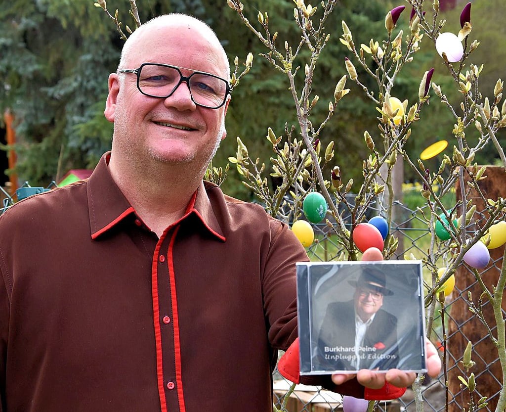 Der Wedringer Liedermacher Burkhard Peine hat seine zweite CD produzieren lassen – ein kurzes Unplugged-Album.