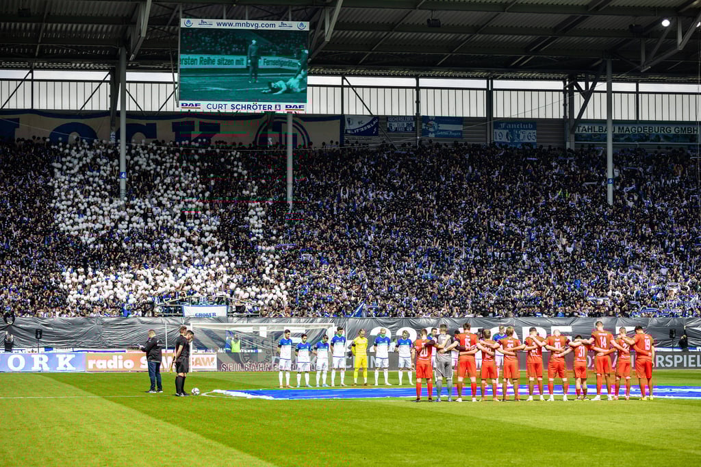 Vor dem Heimspiel gegen Zwickau verabschiedete der FCM Joachim Streich.