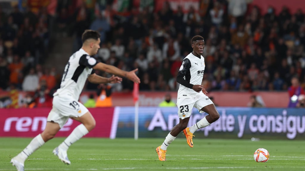 Ilaix Moriba (r.) im spanischen Pokalfinale gegen Sevilla.