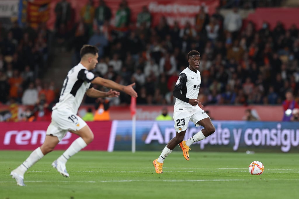 Ilaix Moriba (r.) im spanischen Pokalfinale gegen Sevilla.