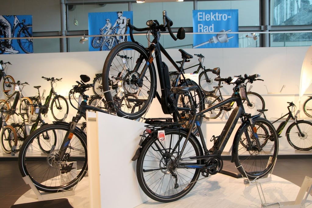 Vielen Fahrradhändlern fehlt der Nachschub. Noch immer verursacht Corona einige Lieferengpässe.