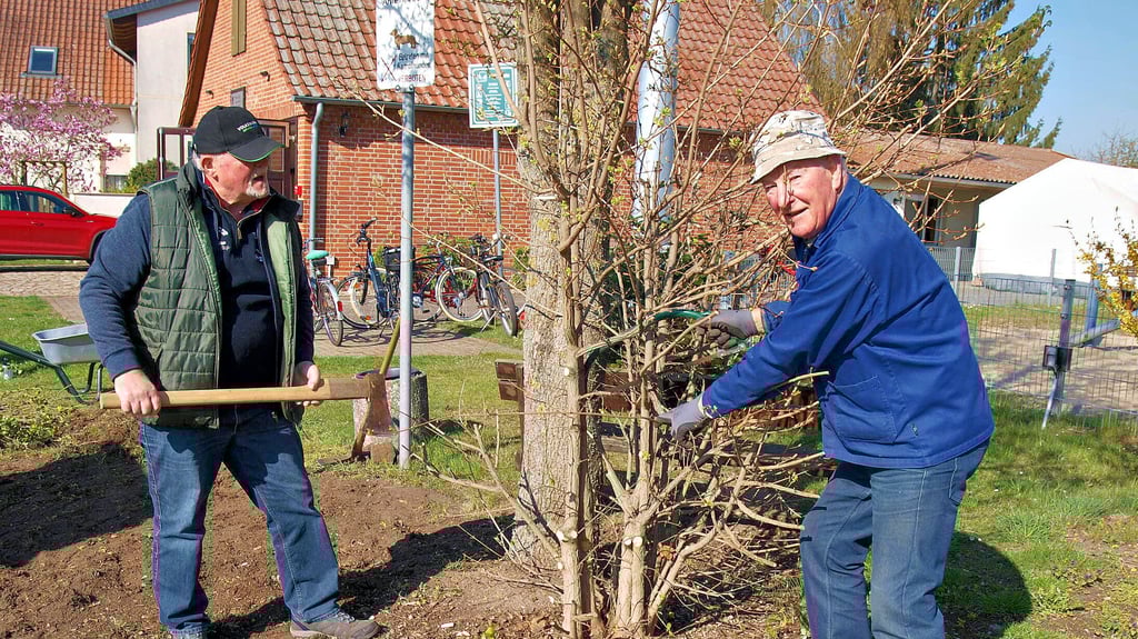 Der 84 Jahre alte Kurt Meißner (rechts) und der 71-jährige Günter Fritz wollen Sportmöglichkeiten erhalten.