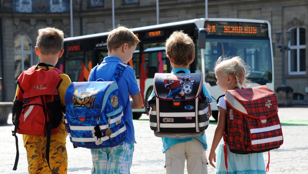 Wenn die Magdeburger Grundschule Westerhüsen ab dem Jahr 2023 saniert wird, müssen die Schulkinder mit Sonderbussen in das Ausweichquartier an der Schilfbreite transportiert werden.