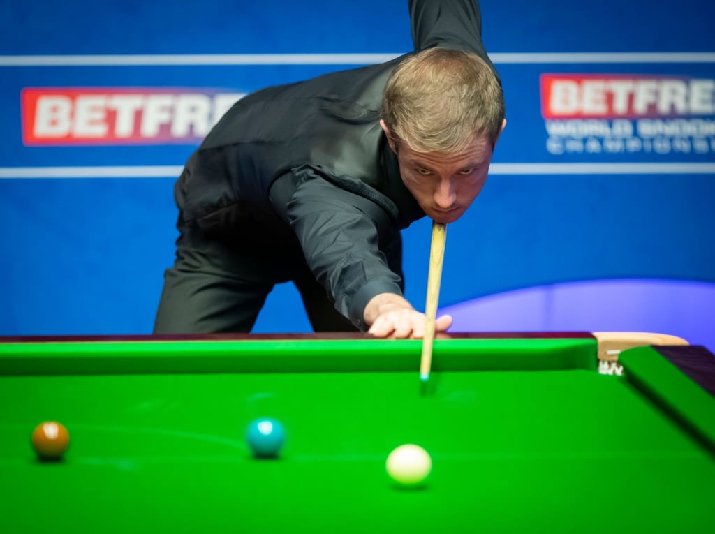 Snooker-Profi Jack Lisowski wollte bei der WM in Sheffield mit einem Ukraine-Fähnchen an den Start gehen.