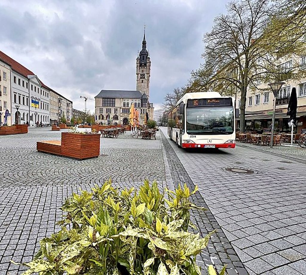 Ein Bus in der Zerbster Straße.