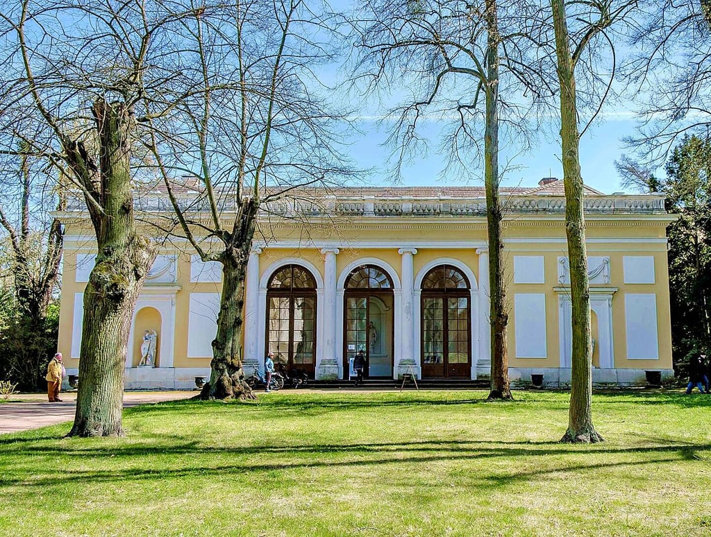 Vom Sommerspeisesaal wurden bei schönem Wetter die Glasfronten ausgebaut.