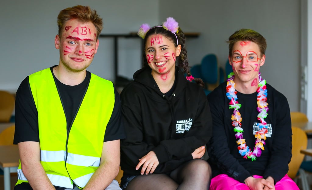 Für Kilian Schneider (v.l.n.r.), Sarah Haase und Theodor Hammer beginnen in dieser Woche die Abiturprüfungen.
