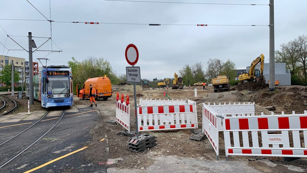 Noch fährt die Stadtbahn durch den Böllberger Weg. Ab 2. Mai wird die Linie für Monate unterbrochen.