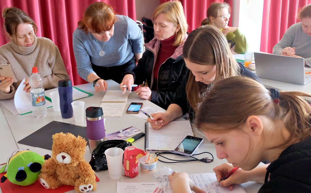 In Elster erteilen ukrainische Lehrerinnen ihren Landsleuten aus eigener Initiative Deutschunterricht.