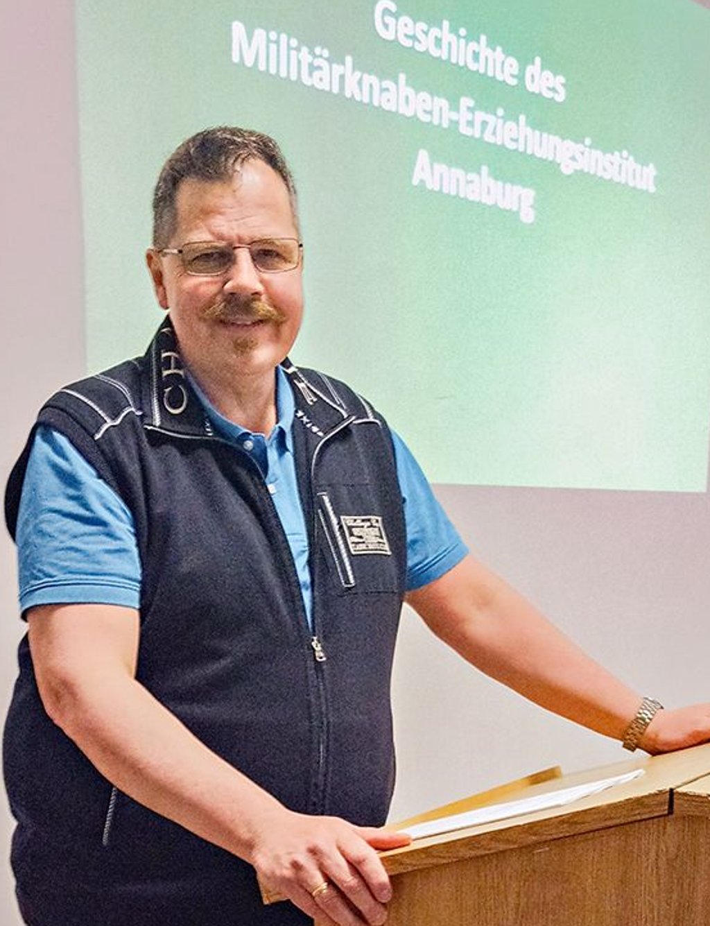 Thomas Finke beim Geschichtenfrühstück in Annaburg.
