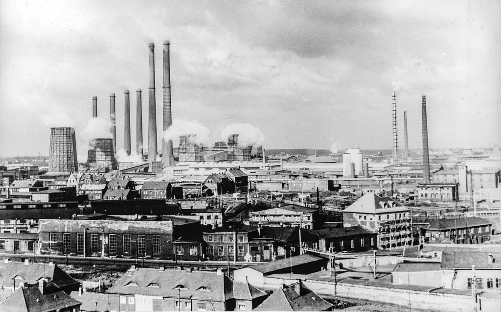 Das Chemiekombinat prägte über Jahrzehnte Bitterfeld. Die Altlasten der Chemie von der Jahrhundertwende bis zur DDR-Zeit wirken noch heute nach.