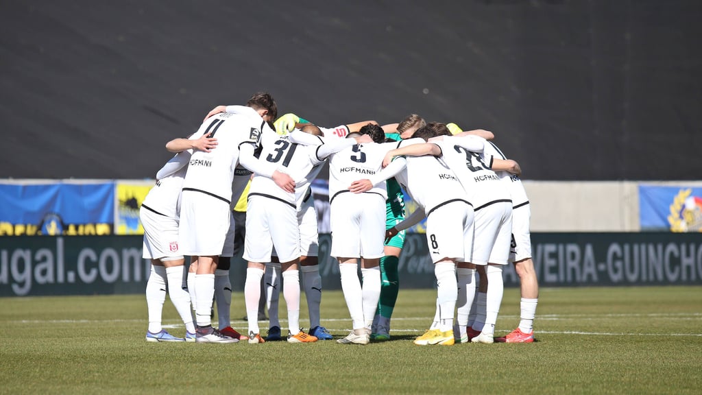 Der Hallesche FC kickt im Mai in Lieskau und Naumburg.