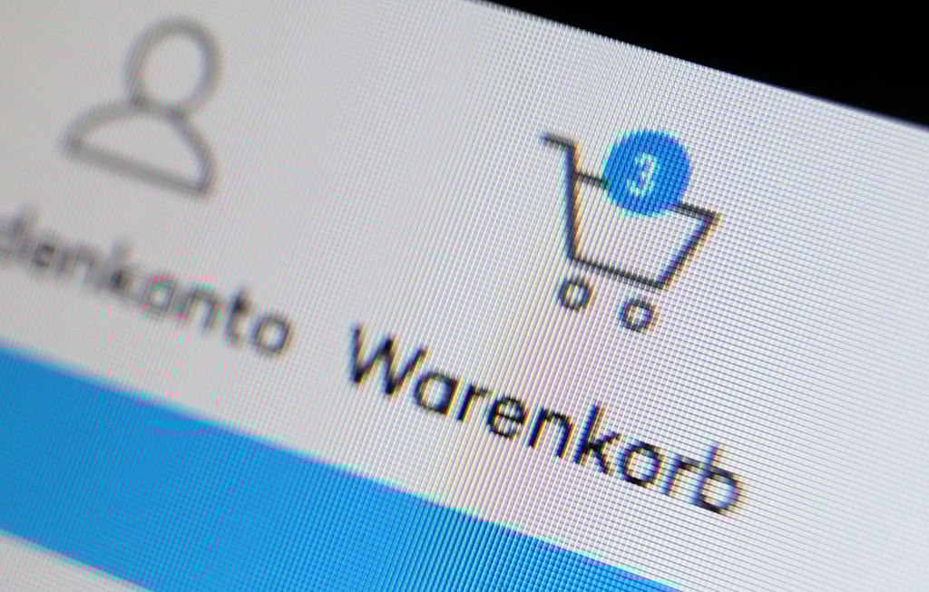 Das Kartellamt will klären, ob sich Online-Händler bei der Überprüfung der Zahlungsfähigkeit ihrer Kunden an geltendes Recht halten.