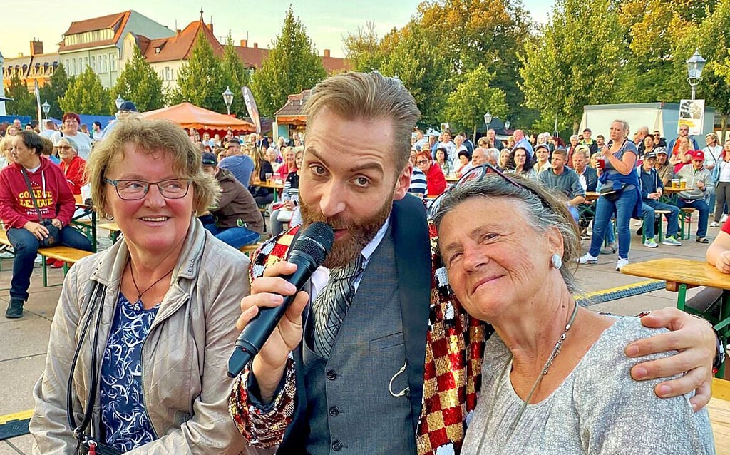 „Tänzchentee“-Sänger Rick Middelkoop erlebt seine Rosenfest-Premiere. Wie beim Kultursommer im Vorjahr wird er dann ganz bestimmt auf Tuchfühlung zum Publikum gehen.