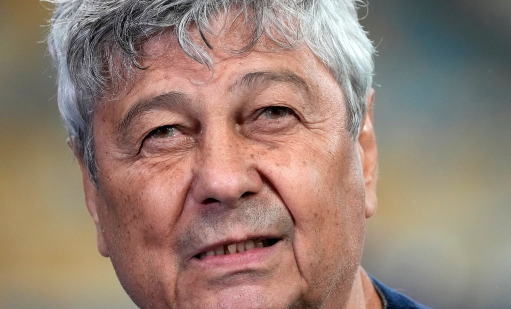 Nahm in väterlicher Manier die Mannschaft von Dynamo Kiew in seine Obhut: Cheftrainer Mircea Lucescu.