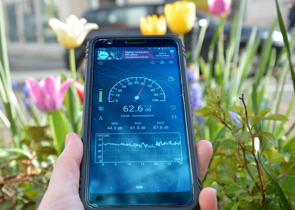 Verkehrslärm wie hier an der Kreuzung Wollbrandseck in Gardelegen, an der eine Messung der Volksstimme (App: Schallmessung, KTW Apps) Spitzen über 80 Dezibel ergab, kann auf Dauer das Gehör schädigen. Im Vergleich zur Großstadt ist der Lärmpegel hier aber gering. Trotzdem gibt es gute Gründe, sein Gehör zu schützen.