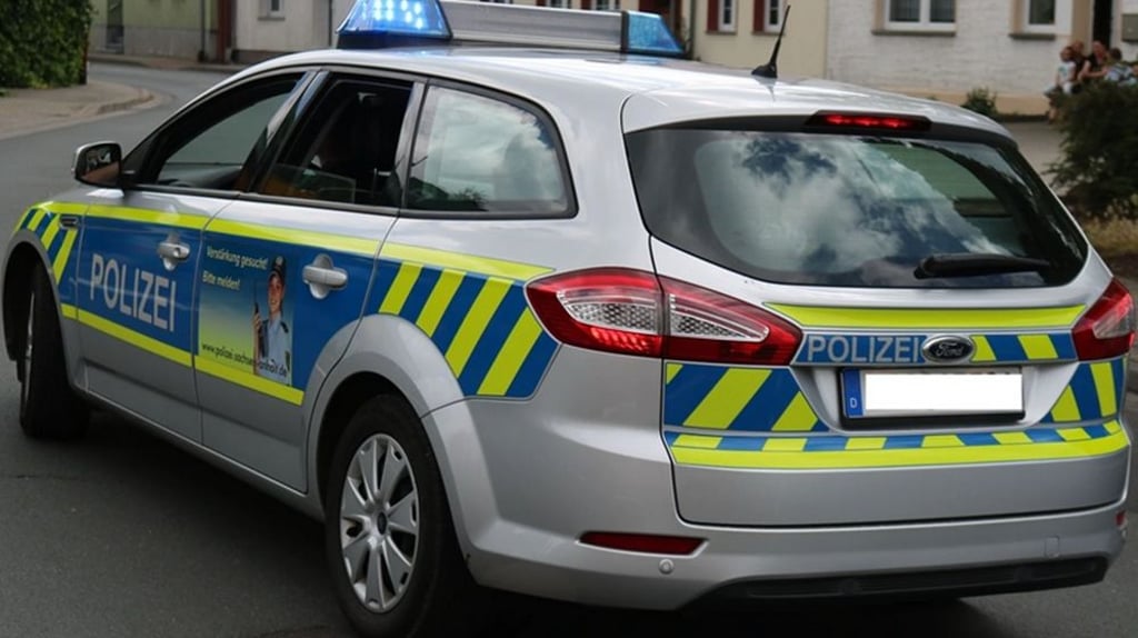 Das Fluchtfahrzeug hat die Polizei in der Zerbster Klappgasse gefunden.