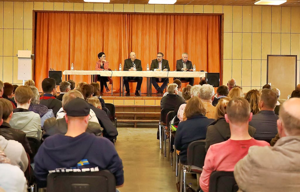 Das Dorfgemeinschaftshaus in Hayn war gut gefüllt. Das Interesse, die Kandidaten kennenzulernen, war groß.