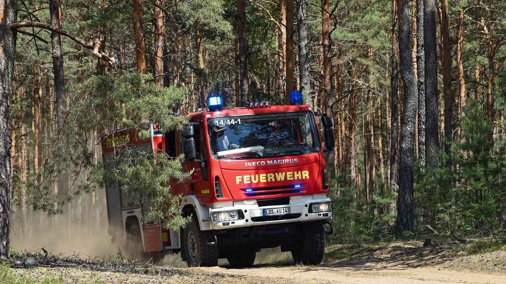 Das Feuer konnte laut Feuerwehr zügig gelöscht werden. Der Bahnverkehr musste nicht eingeschränkt werden.