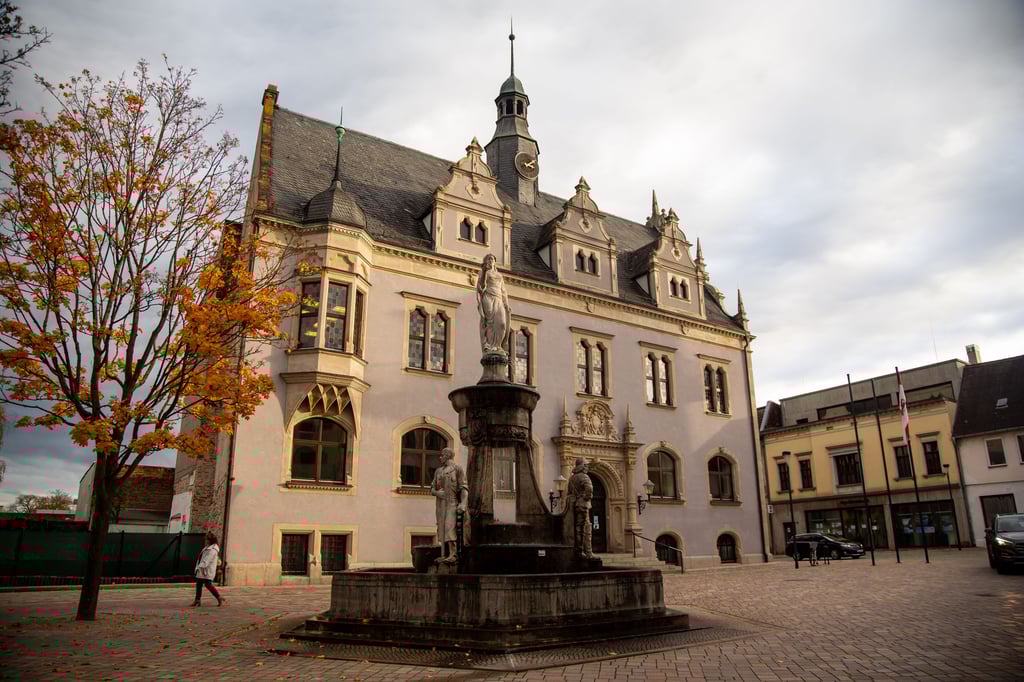 Das Rathaus von Schönebeck im Herbst 2021. Dort ist die Amtskette des Oberbürgermeisters zu Hause.