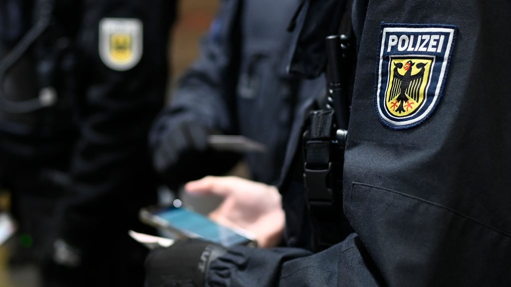 Fünf Beteiligte der Auseinandersetzung werden von der Polizei gesucht. Foto: Karsten Klama/