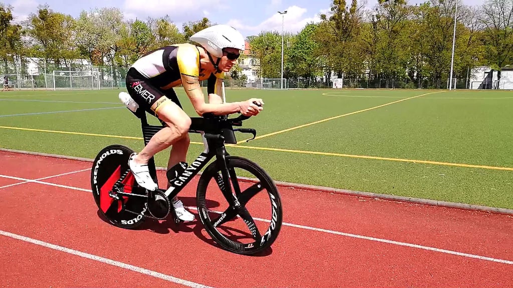 Jan Roeder auf seinem Rennrad.
