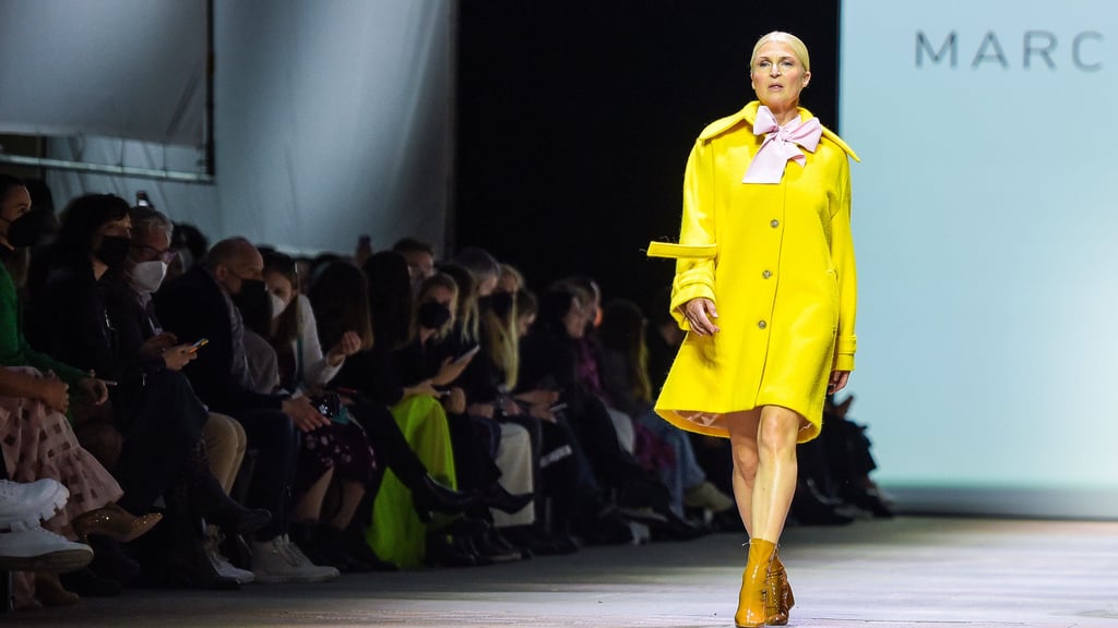 GNTM-Kandidatin Lieselotte bei einem Auftritt auf der Berlin Fashion Week 2022.