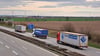 Lkw vor der Abfahrt Magdeburg-Sudenburg: Auch in Zukunft wird die Landeshauptstadt für die Logistikbranche eine wichtige Rolle spielen.