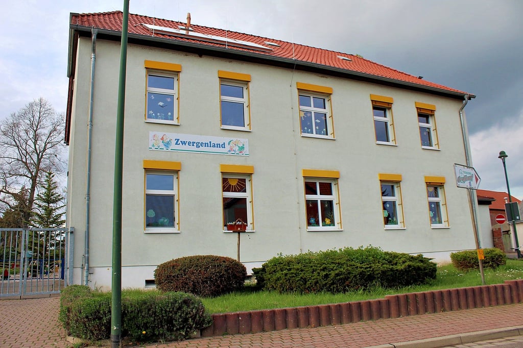 Das Gebäude der Kita "Zwergenland" in Erxleben ist in die Jahre gekommen. Der Verbandsgemeinderat Flechtingen plant den Bau einer neuen Kita.