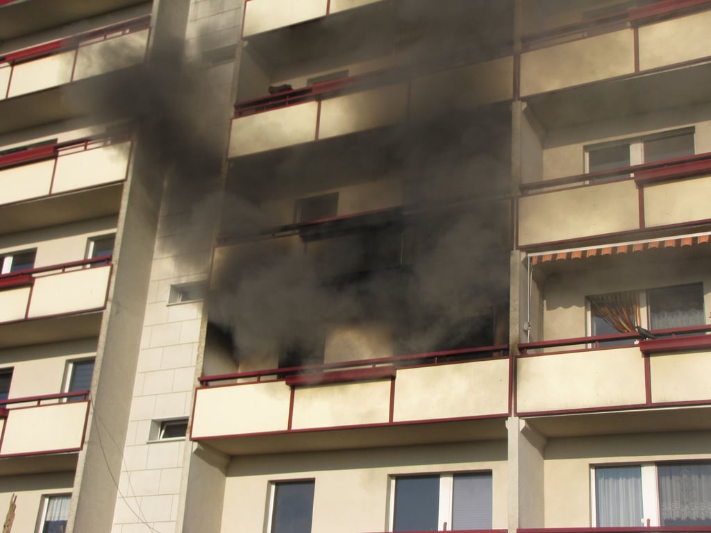 Ein Sofa in einer Wohnung in der Robert-Schumann-Straße in Tangermünde hat am Donnerstagabend (28. April) in Tangermünde gebrannt. Die Polizei vermutet Brandstiftung.