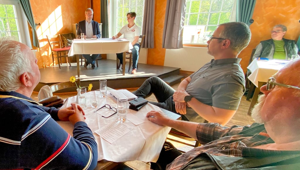Die Moderation des Forums mit Marc Rath im Annaburger Porzellancafé hatte Karin Reihs vom Förderverein übernommen.