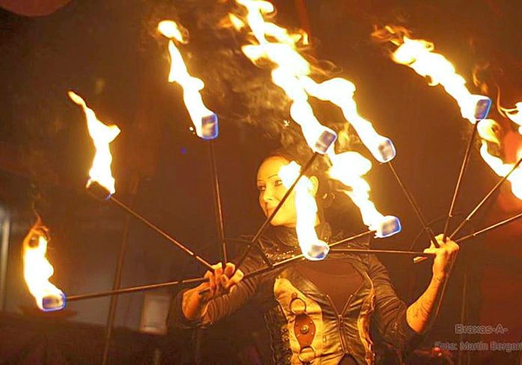 Fackeln und Feuer gehören zu Walpurgis.