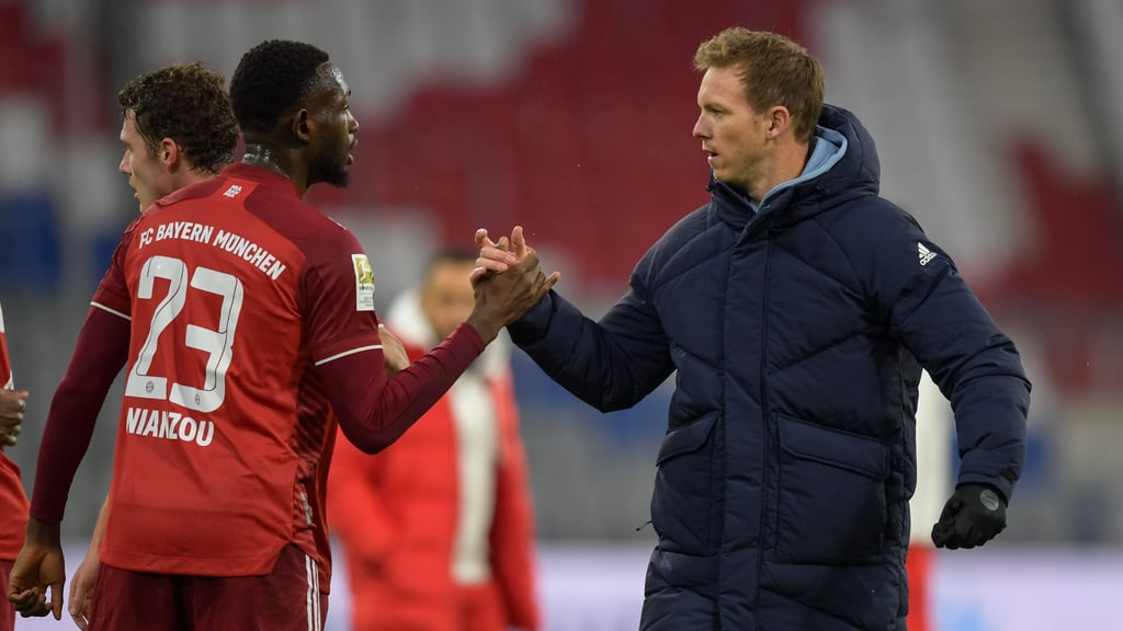 Trainer Julian Nagelsmann plant beim FC Bayern mit Tanguy Nianzou.