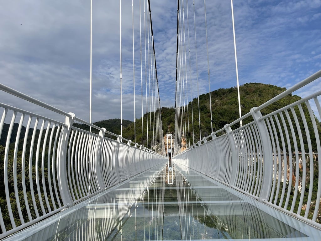 Die Bach-Long-Glasbrücke im Hochland von Vietnam gilt bereits jetzt als neue Attraktion.