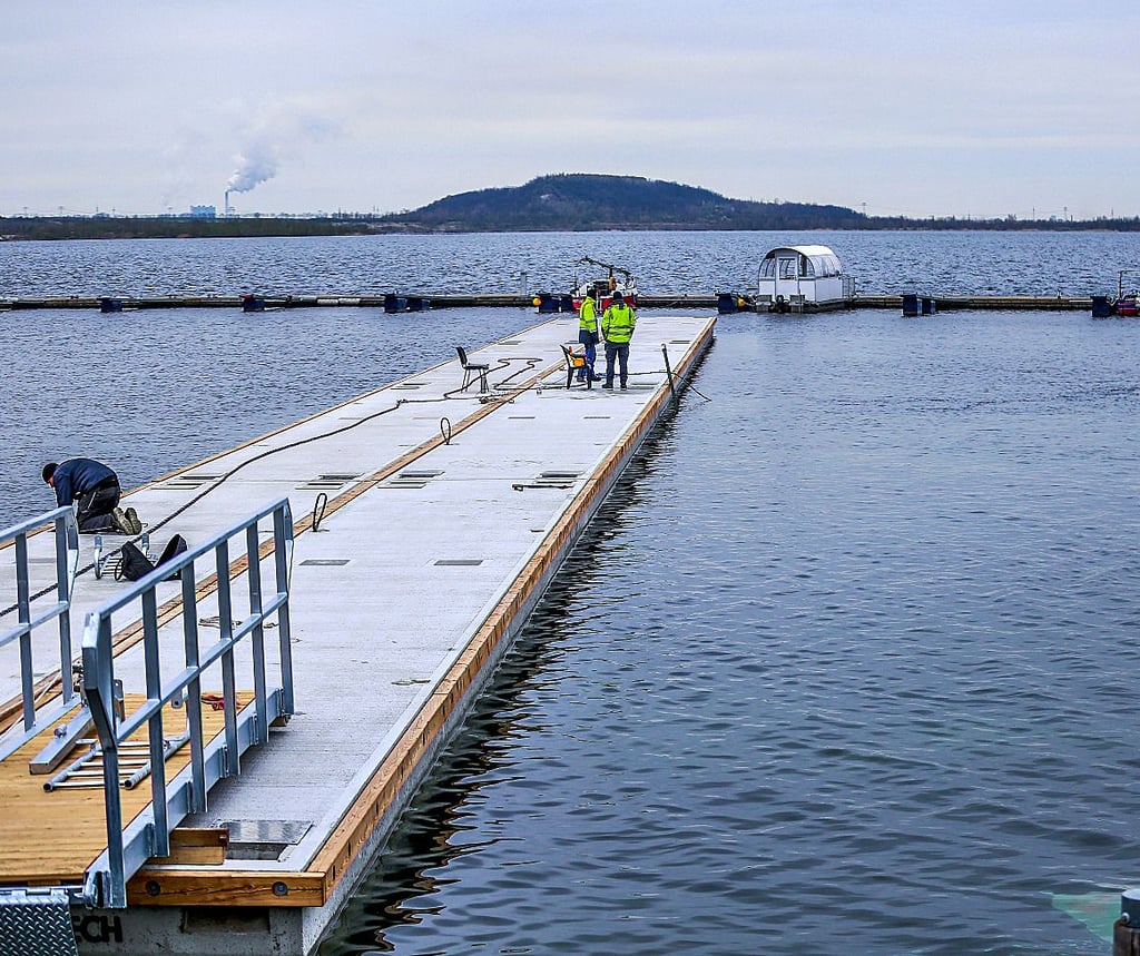 Zwei neue Steganlagen wurden pünktlich zur neuen Saison an der Marina Braunsbedra installiert. Es gibt jetzt 250 Bootsliegeplätze.