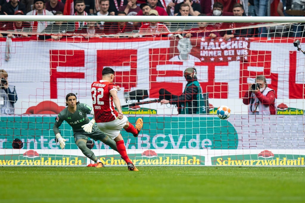 Vincenzo Grifo brachte Freiburg mit seinem Tor gegen Gladbach zurück ins Spiel.