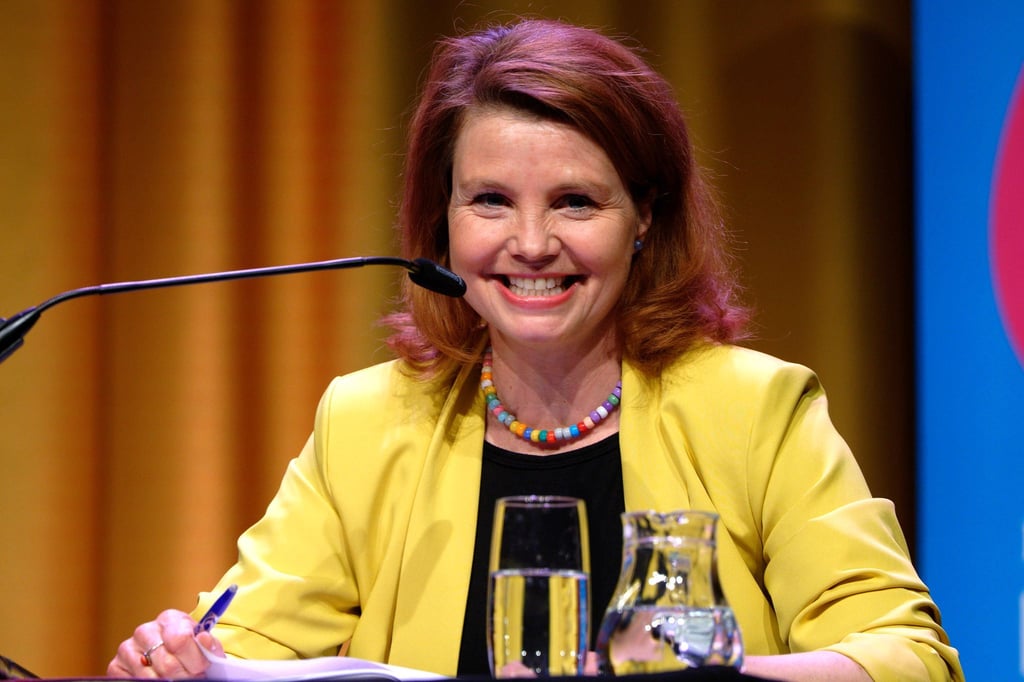 Annette Frier: Man sollte sich von Rollenklischees, die einem nur im Weg stehen, verabschieden.