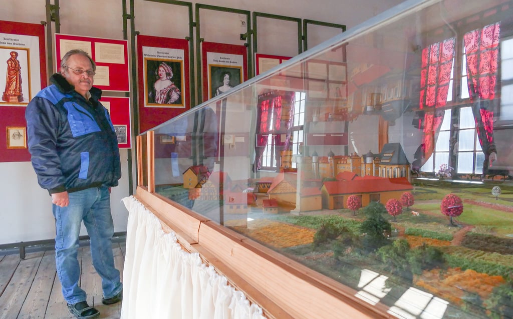 Volkmar Plättner baute drei Jahre an dem Modell der Lichtenburg, welches die Fürstenausstallung im Schloss eröffnet.