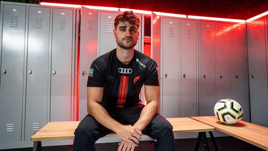 EliasN97 ist Co-Owner und Geschäftsführer bei Fokus. In dem Team spielt unter anderem der amtierende FIFA-Weltmeister MoAuba.