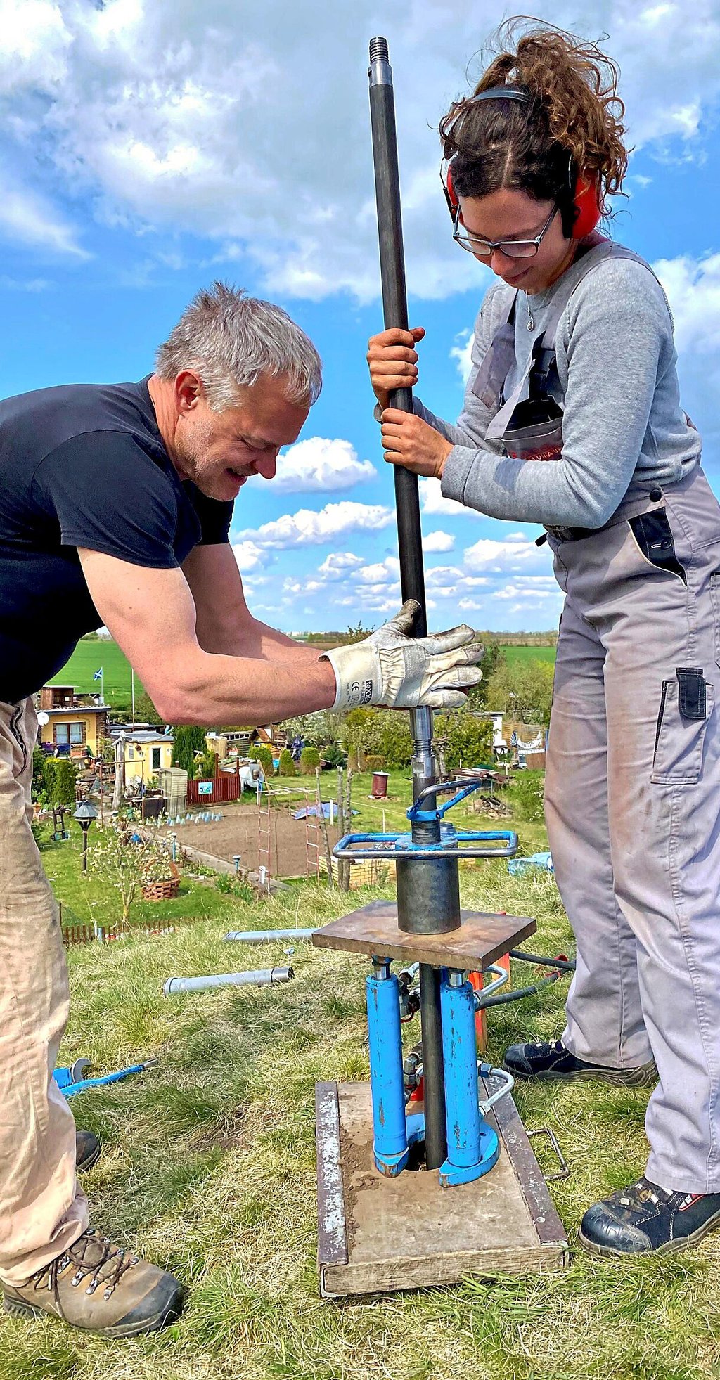 Wolfgang Rabbel und sein Team von der Uni in Kiel untersucht den Schneiderberg in Baalberge.