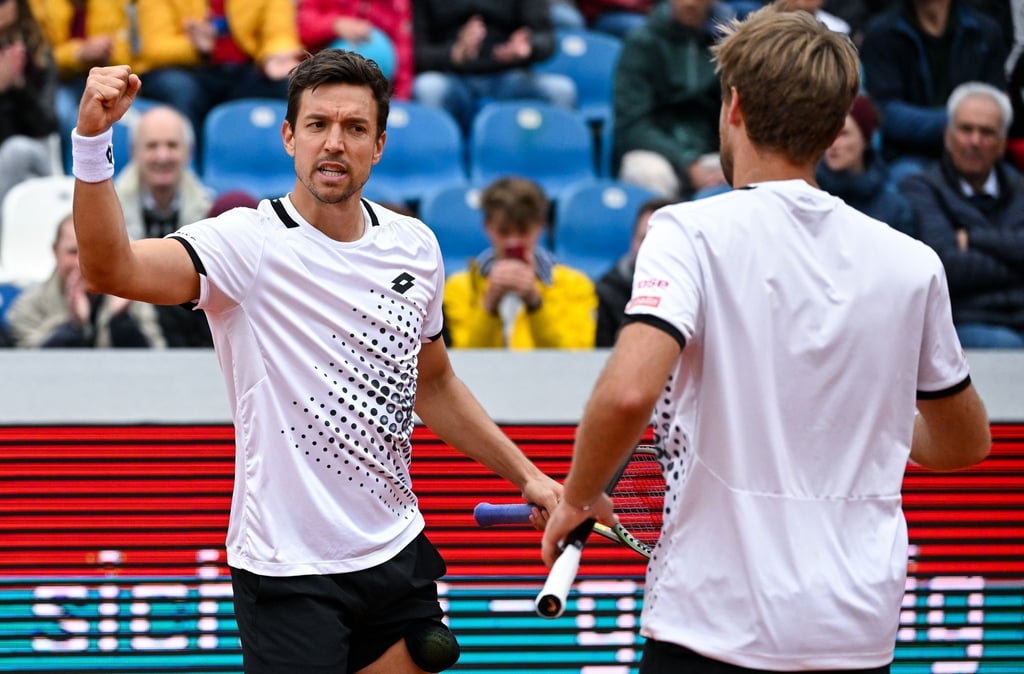 Andreas Mies (l) und Kevin Krawietz stehen in München im Finale.