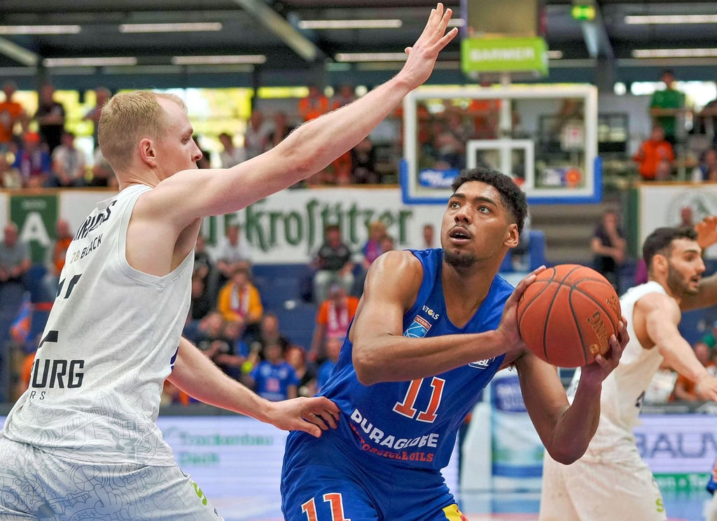 Spielt Kostja Mushidi auch in der kommenden Saison im Trikot des Syntainics MBC?
