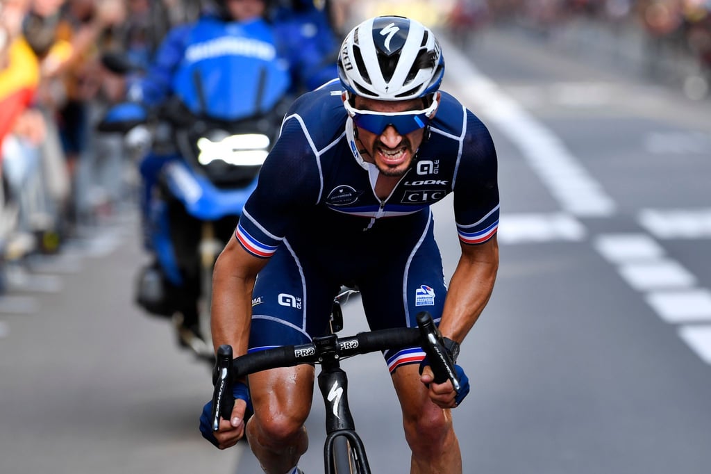 Rad-Weltmeister Julian Alaphilippe hat sich beim Massensturz beim Rennen in Lüttich schwer verletzt.