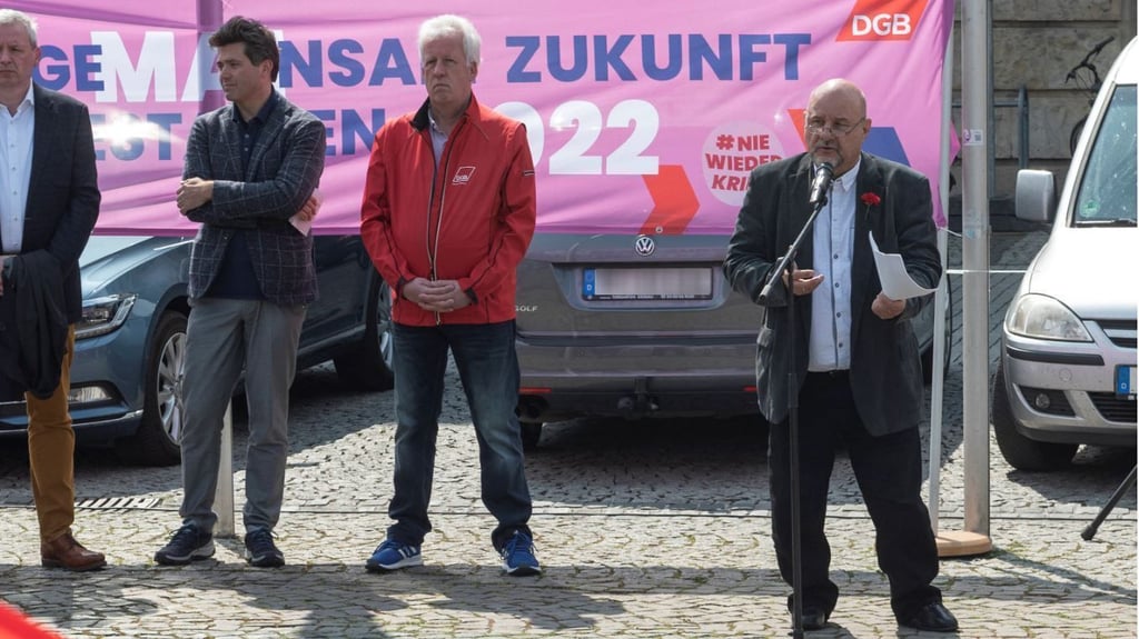 Frank Hoffmann bei der Rede am 1. Mai in Dessau.