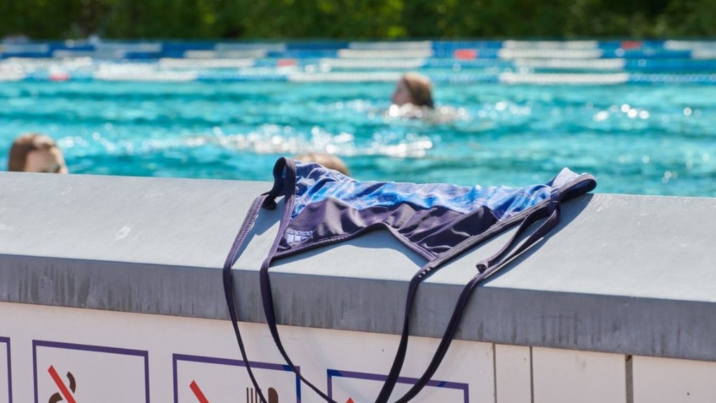 In Göttinger Schwimmbädern kann seit Mai auch ohne Bikini geschwommen werden.