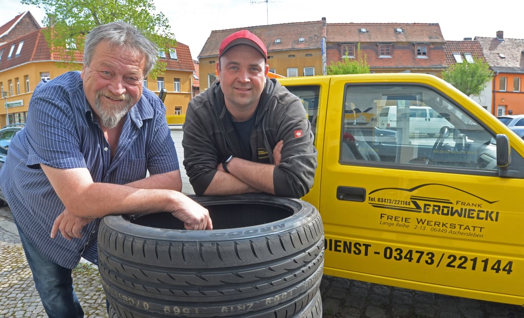 Frank Serowiecki (links) hat den Betrieb lange Zeit geführt. Seit letztem Jahr ist sein Sohn Stefan der Chef.