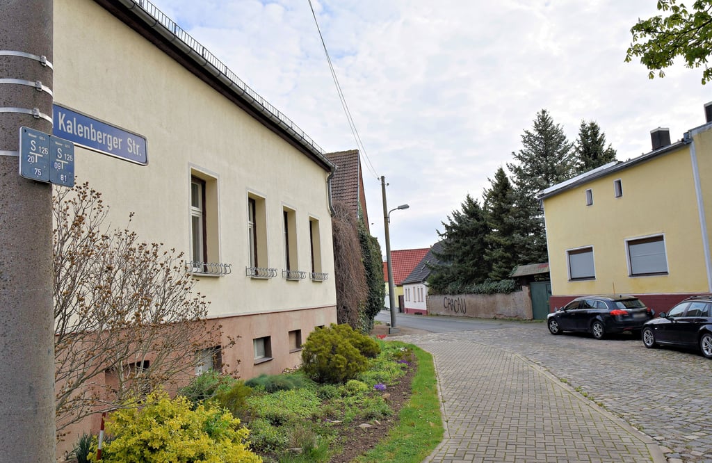 Die Kalenberger Straße verbindet als Anliegerstraße Alt Prester und Luisenthaler Straße in Magdeburg.