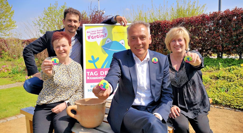 Werben für den Wernigeröder Tag der Vereine am 15. Mai, von links: Claudia Dalichow (Amt für Schule, Kultur und Sport), Andreas Meling (Leiter Bürgerpark), Oberbürgermeister Peter Gaffert (parteilos) und Carola Stockmann (Leiterin Senioren- und Familienhaus in der Steingrube).
